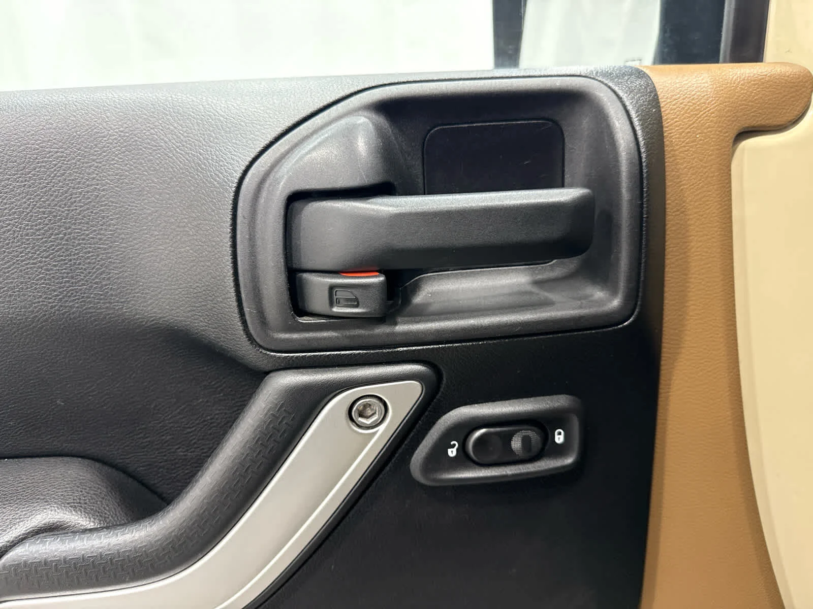Used 2012 Tan Jeep Rubicon image 15