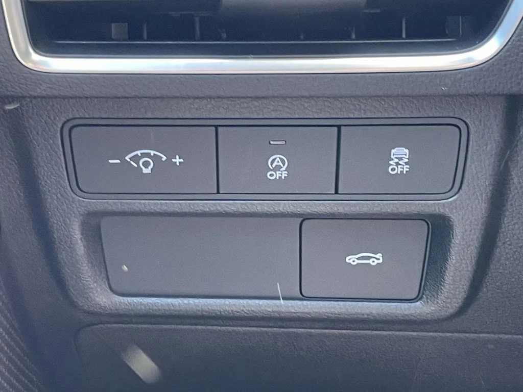 New 2026 White Hyundai SE image 17