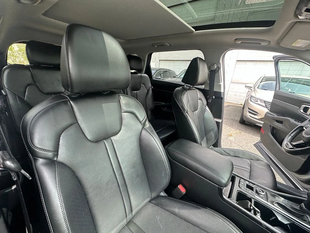 Used 2024 Silver Kia S image 40