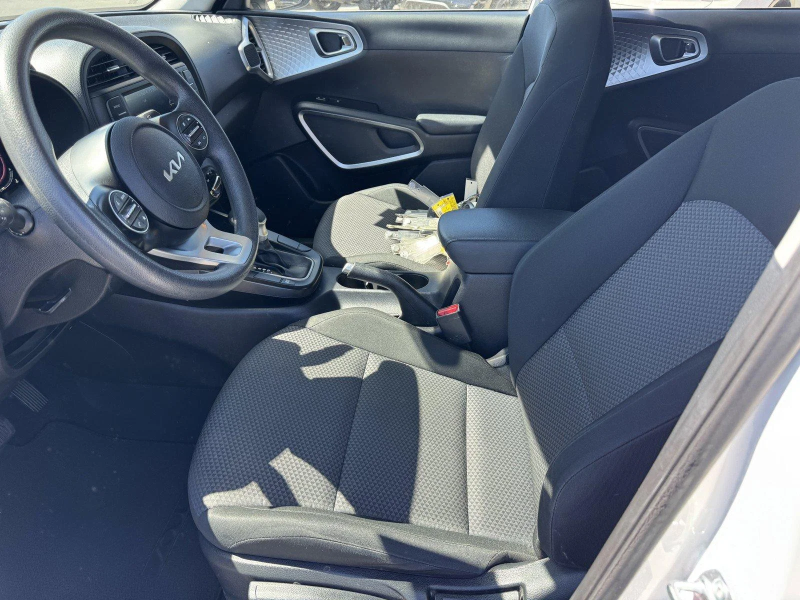 Used 2024 Snow White Pearl Kia LX image 16
