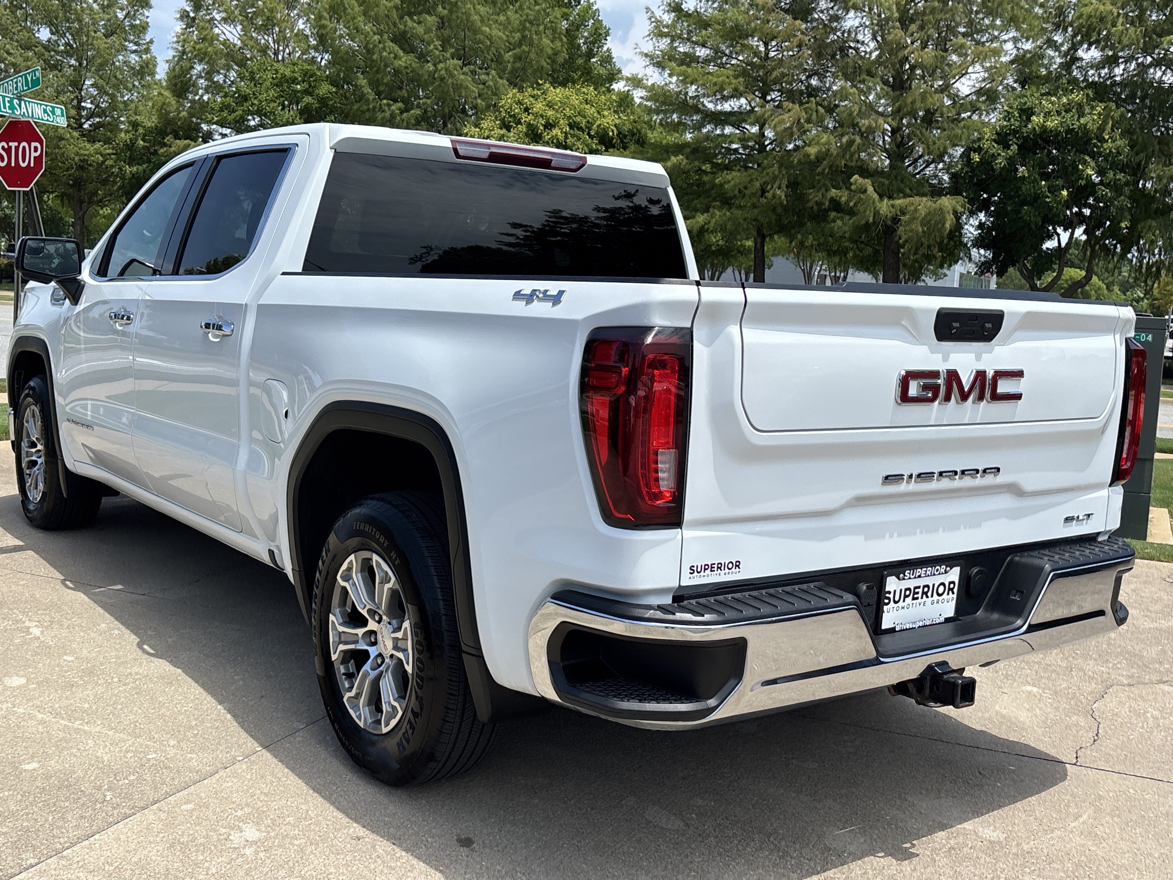 Used 2022 Summit White GMC SLT Crew Cab 4WD image 8