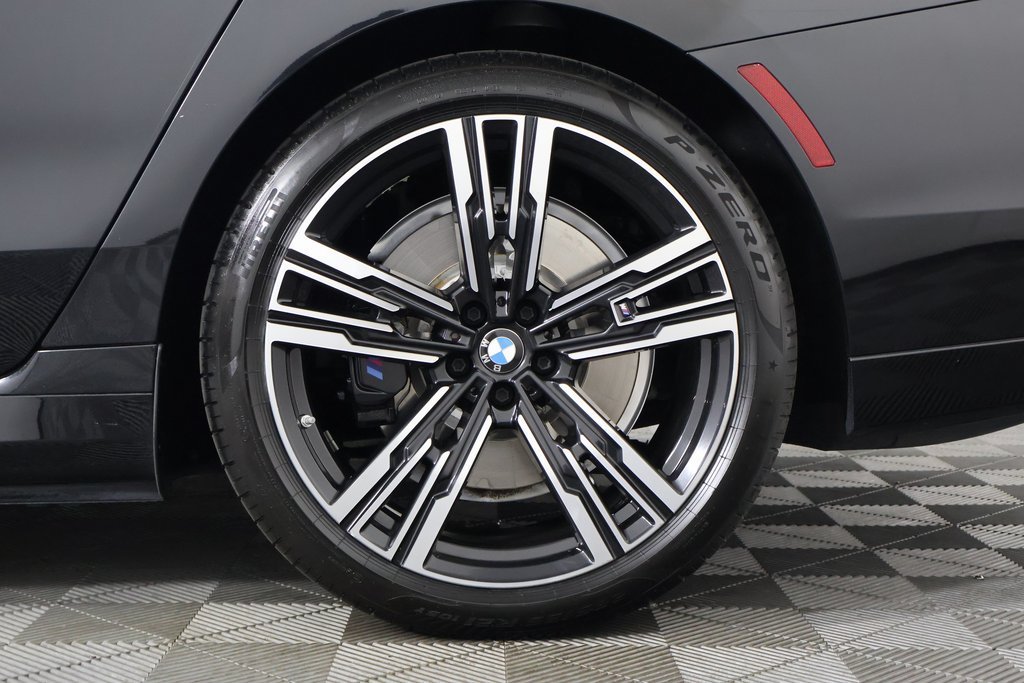 Certified Used 2023 Black Sapphire Metallic BMW xDrive60 image 16