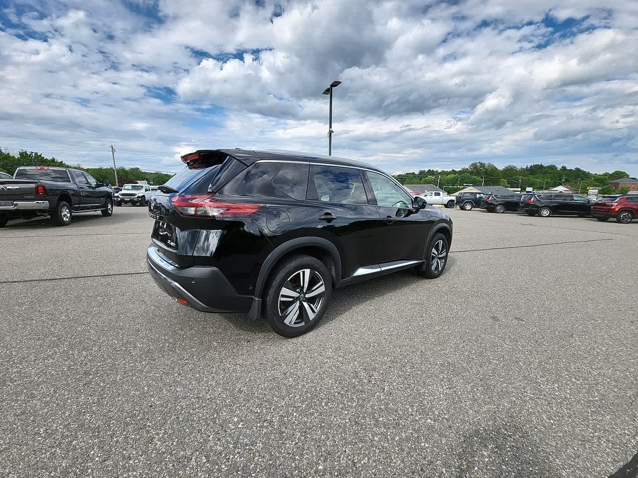 Used 2023 Black Nissan SL image 9