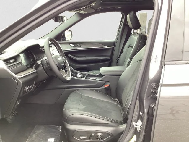 New 2026 Gray Metallic Jeep LAREDO ALTITUDE 4X4 image 10