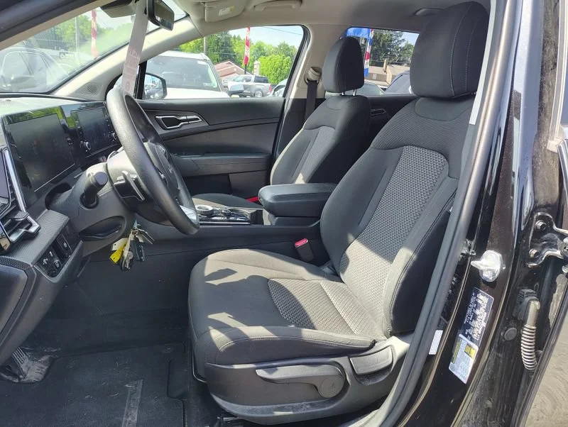 Used 2023 Black Kia LX image 9