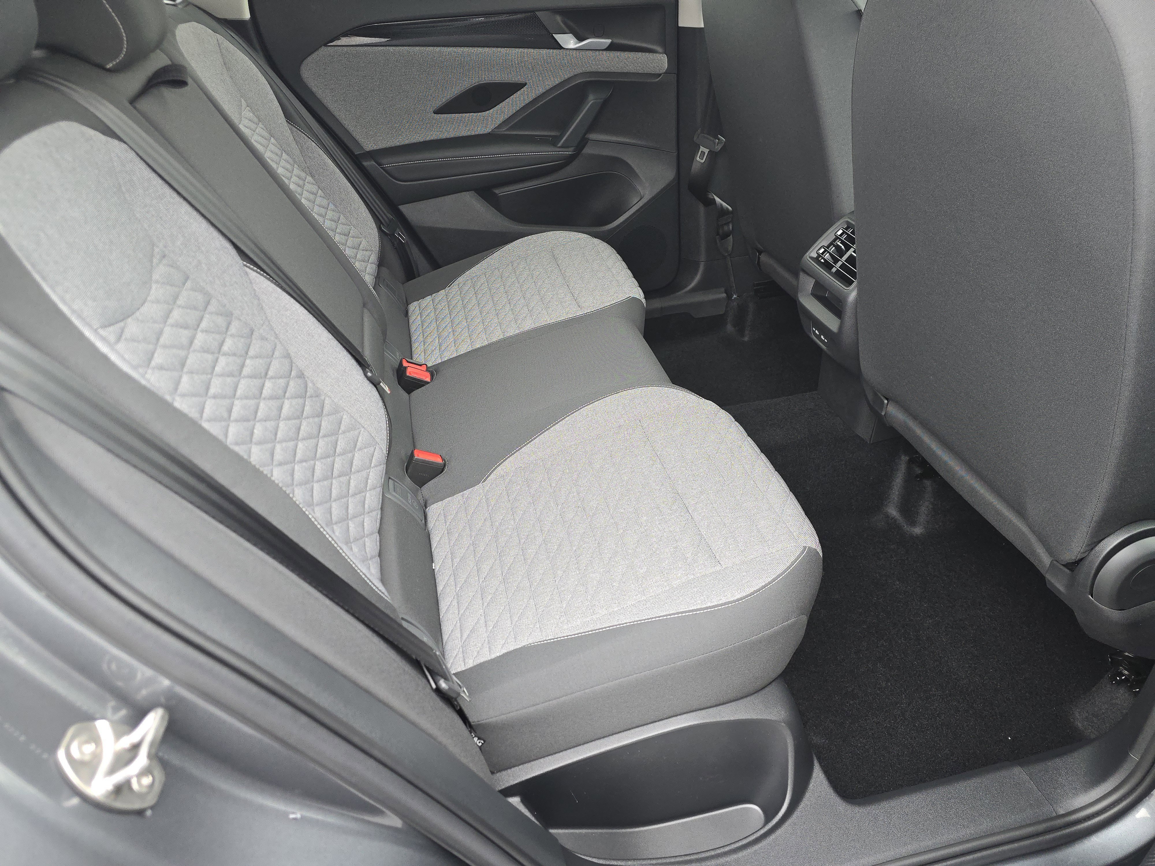 New 2026 Platinum Gray Metallic Volkswagen S image 16