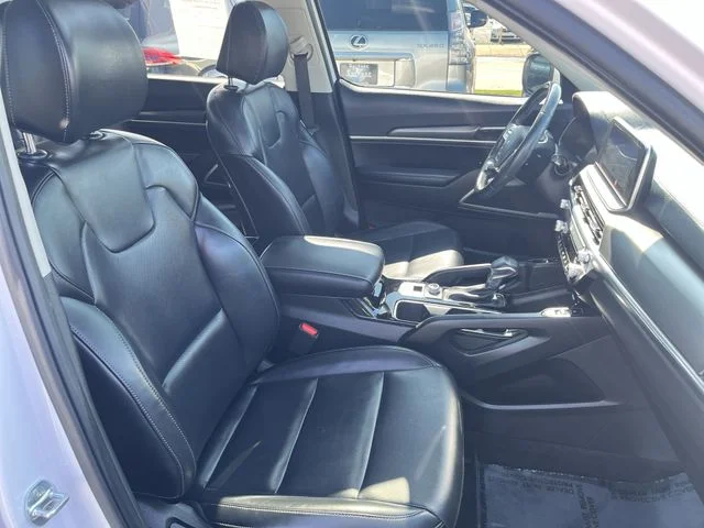 Used 2022 White Kia S image 29