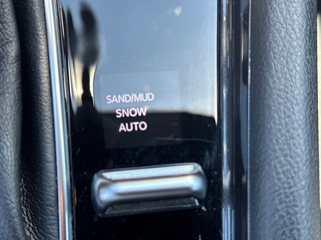 Used 2025 Black Jeep Latitude image 30