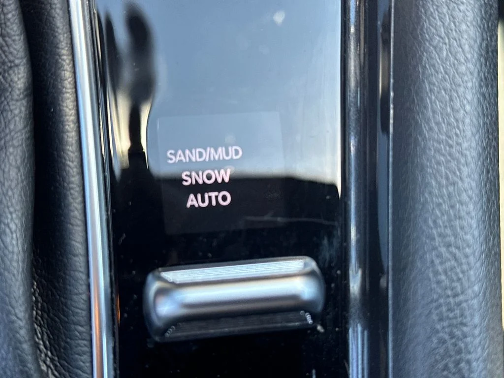 Used 2025 Black Jeep Latitude image 30