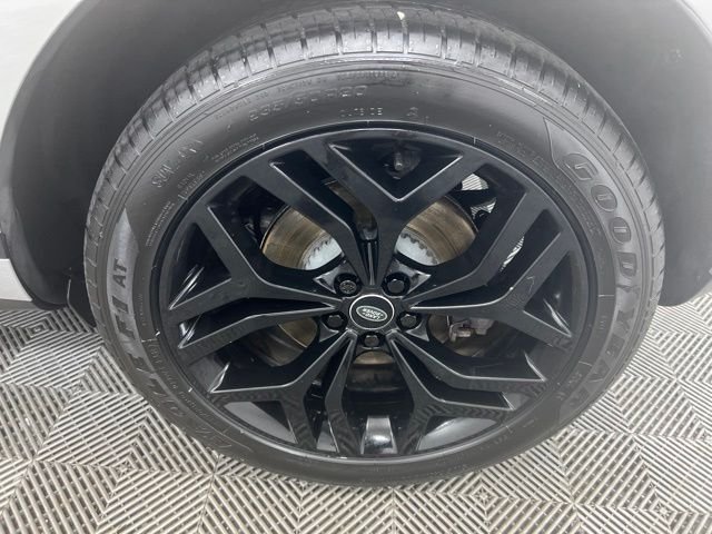 Used 2021 Silver Land Rover SE image 10