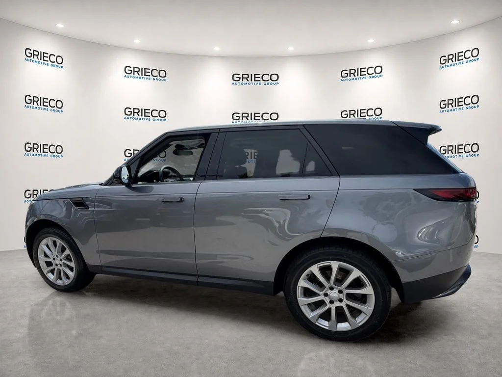 Used 2024  Land Rover SE image 5