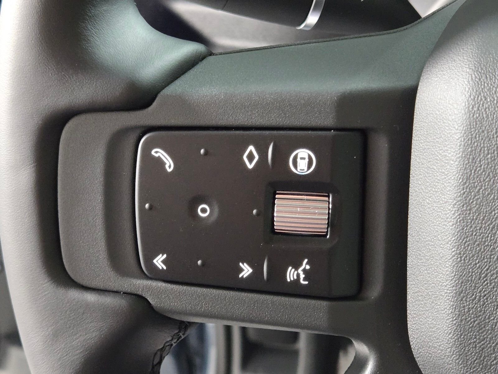 New 2026 Tasman Blue Land Rover X-Dynamic SE image 27