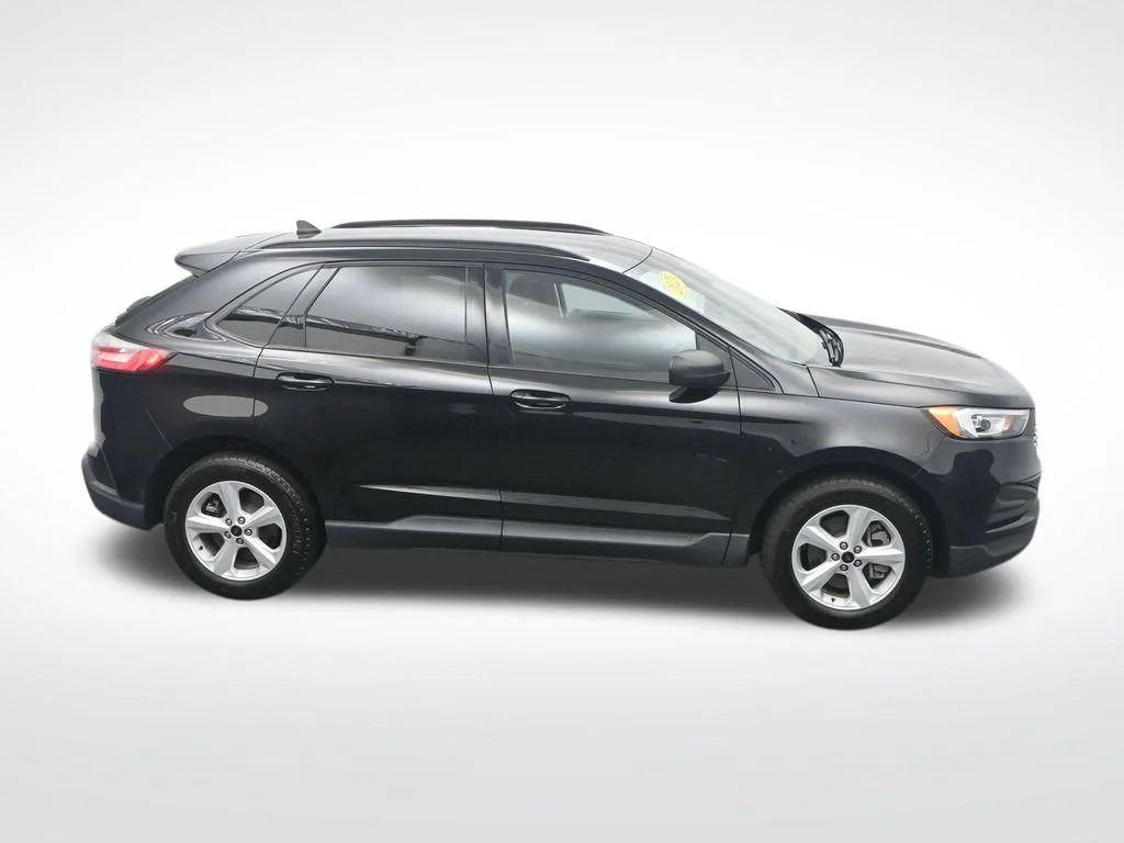 Used 2023 Black Metallic Ford SE image 33