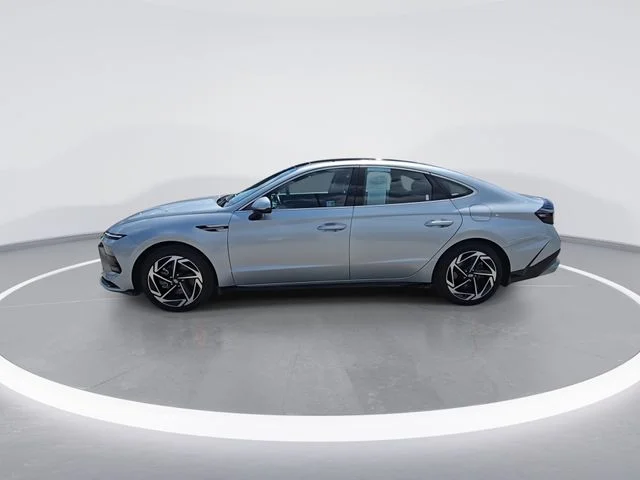 Used 2024 Silver Hyundai SEL image 5