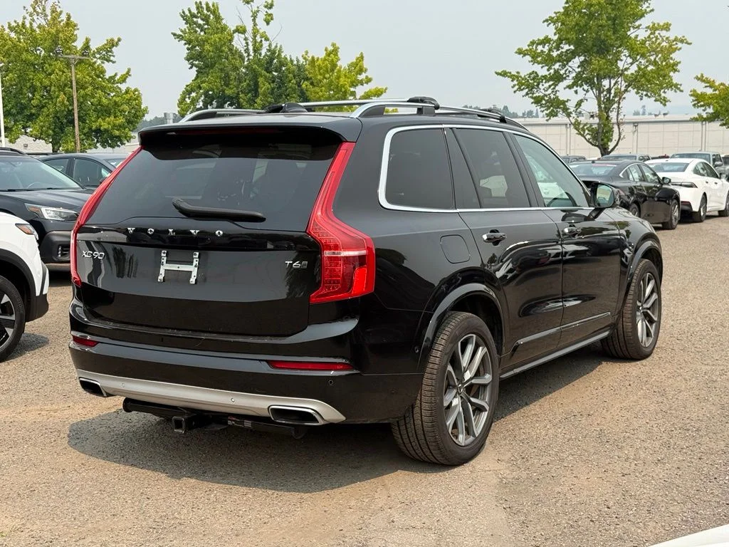 Used 2019 Black Volvo T6 Momentum image 4