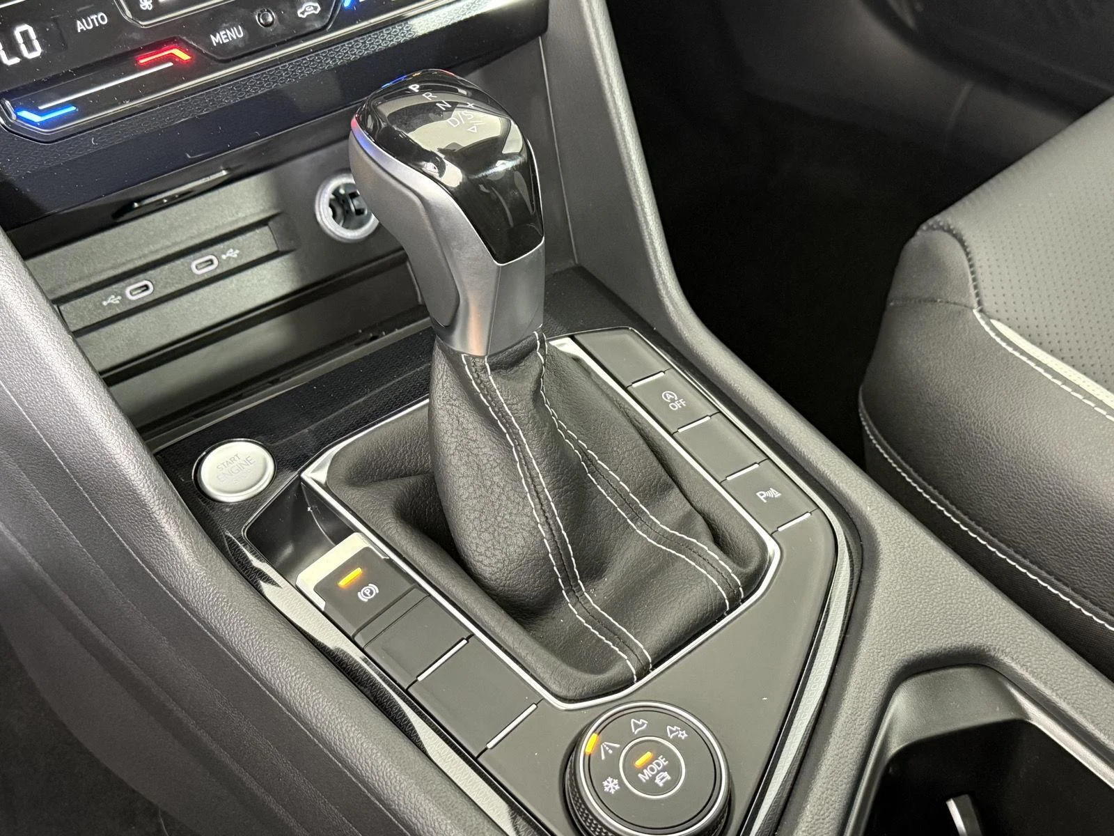 New 2027 Pure White Volkswagen SEL image 31