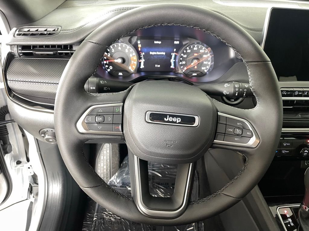 New 2026 Bright White Clearcoat Jeep Latitude image 19