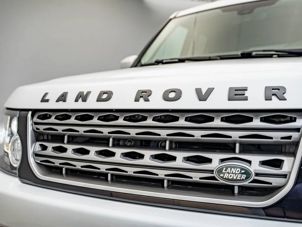 Used 2016 White Land Rover HSE image 11