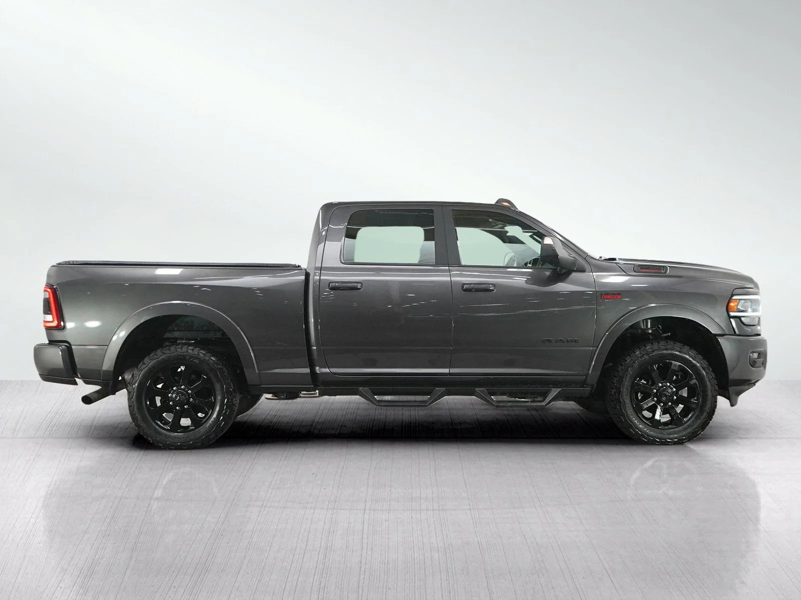 Used 2022 Granite Crystal Metallic Clearcoat Ram Laramie image 6