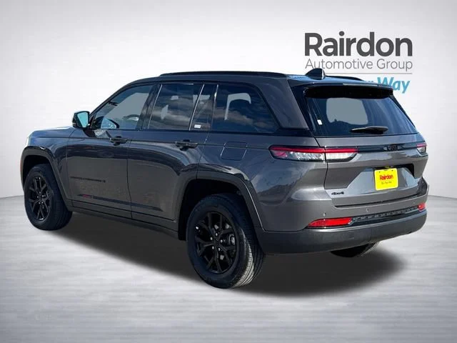 Used 2025 Baltic Gray Metallic Clearcoat Jeep Altitude image 5