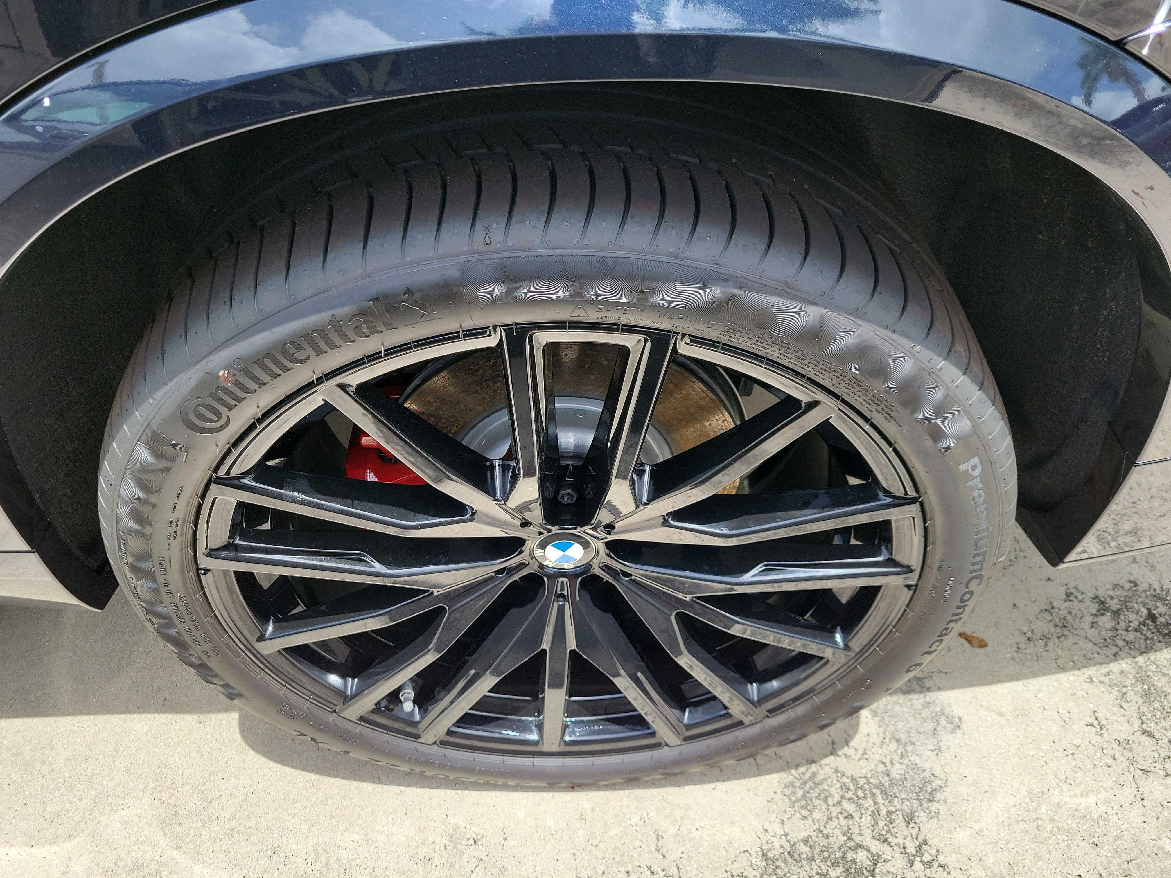 New 2026 Carbon Black Metallic BMW sDrive40i image 7