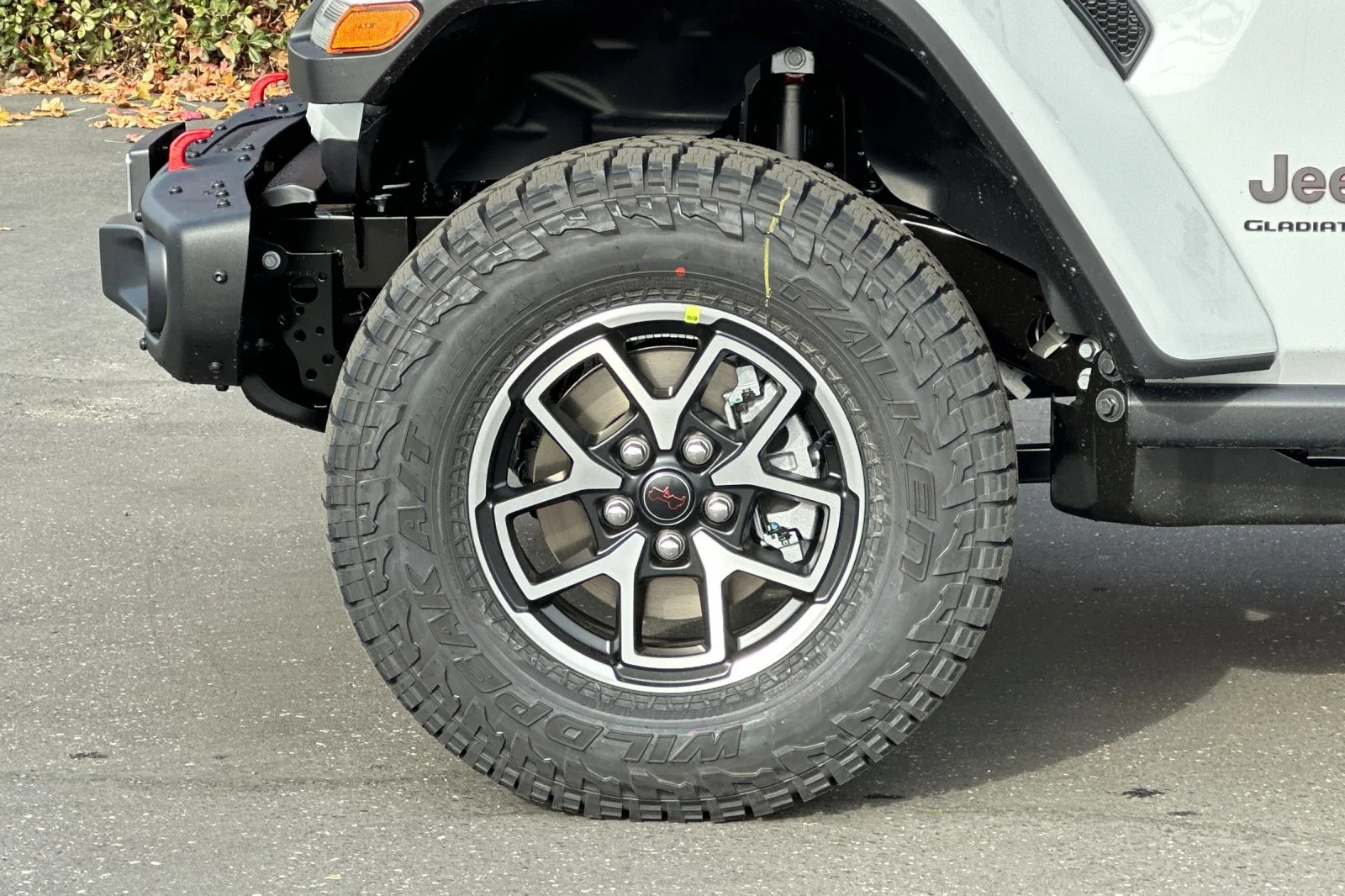 New 2026 Bright White Clear-Coat Exterior Paint Jeep Rubicon X image 25