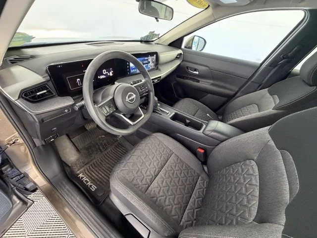 Used 2025 Brown Nissan SV image 15