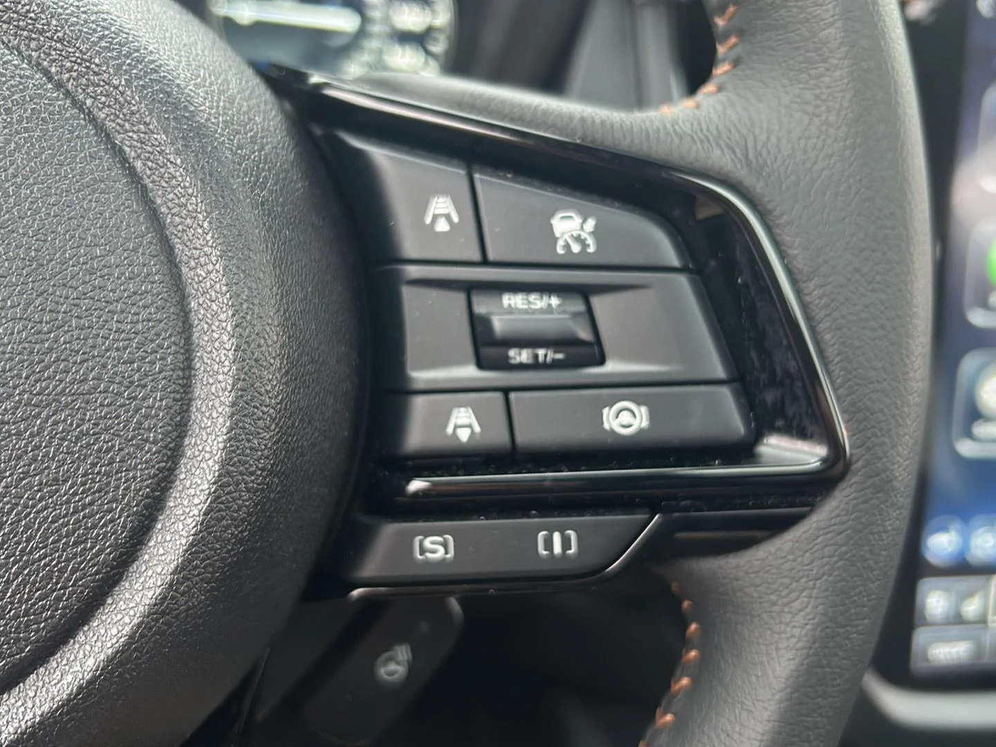 Used 2025  Subaru  image 18