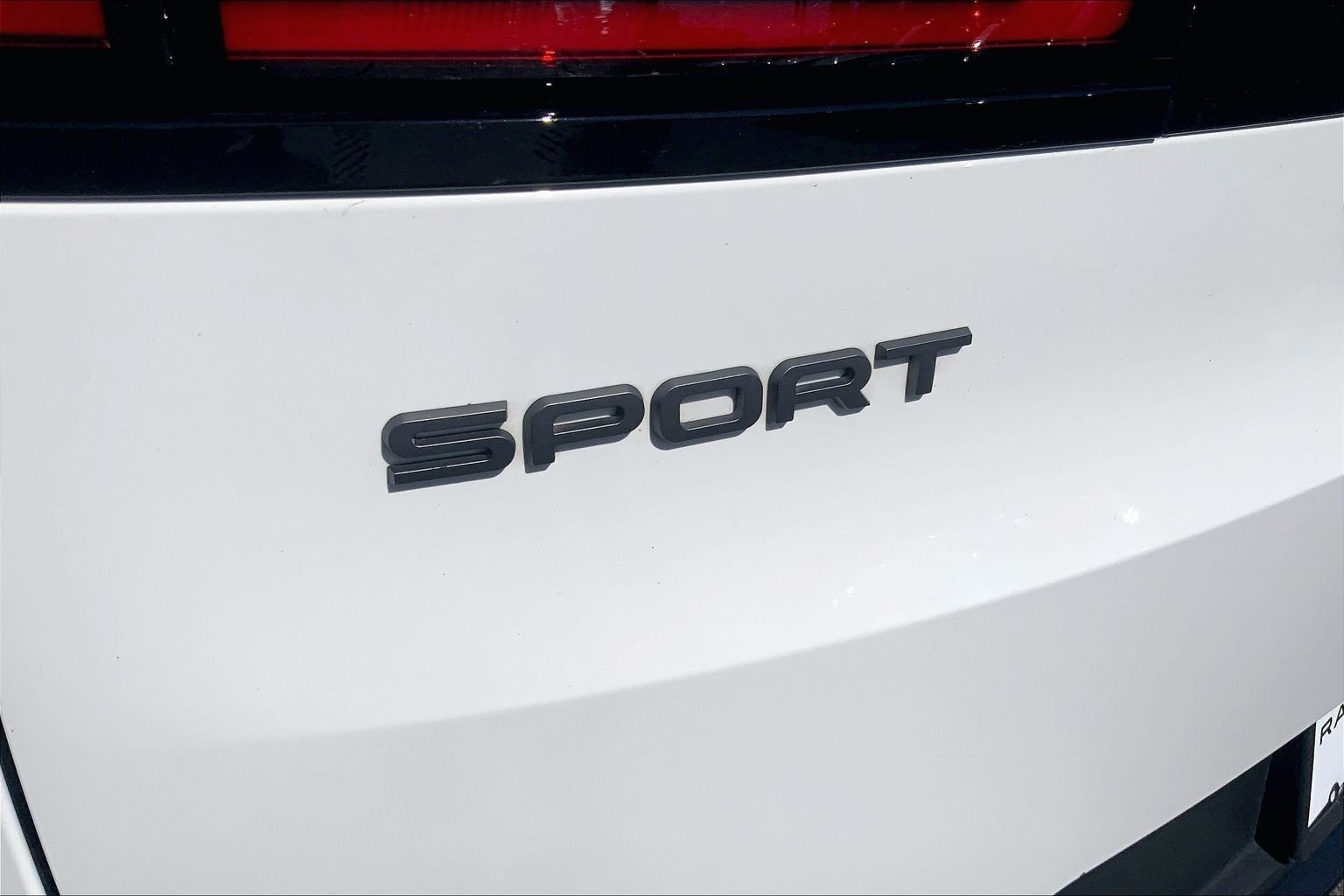 Certified Used 2025 Fuji White Land Rover SE image 9
