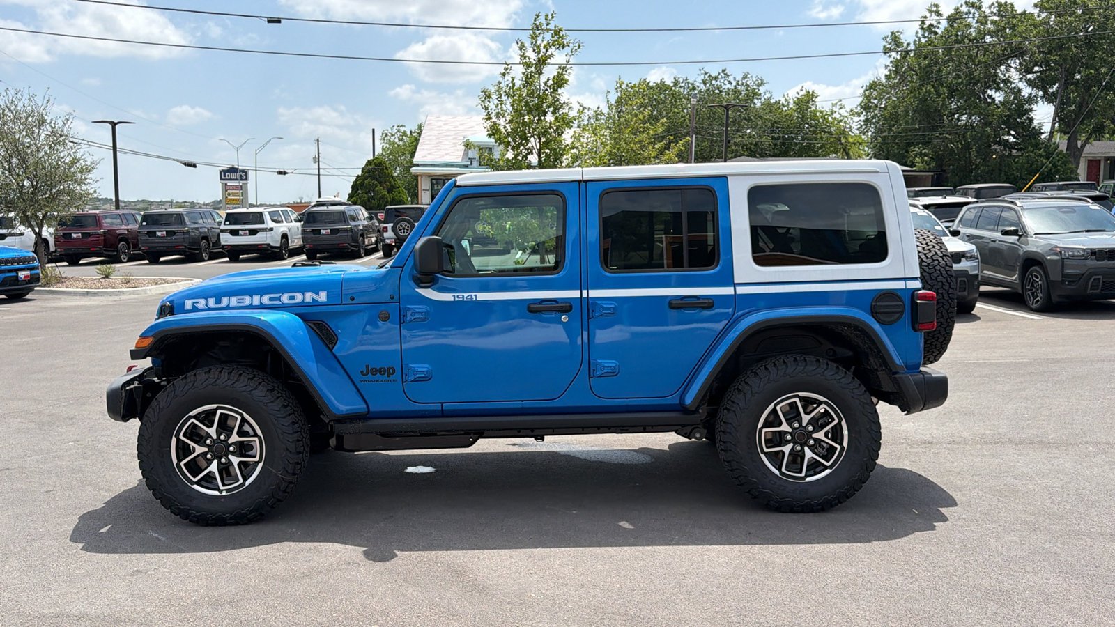 New 2026 Hydro Blue Pearl-Coat Exterior Paint Jeep Rubicon image 8