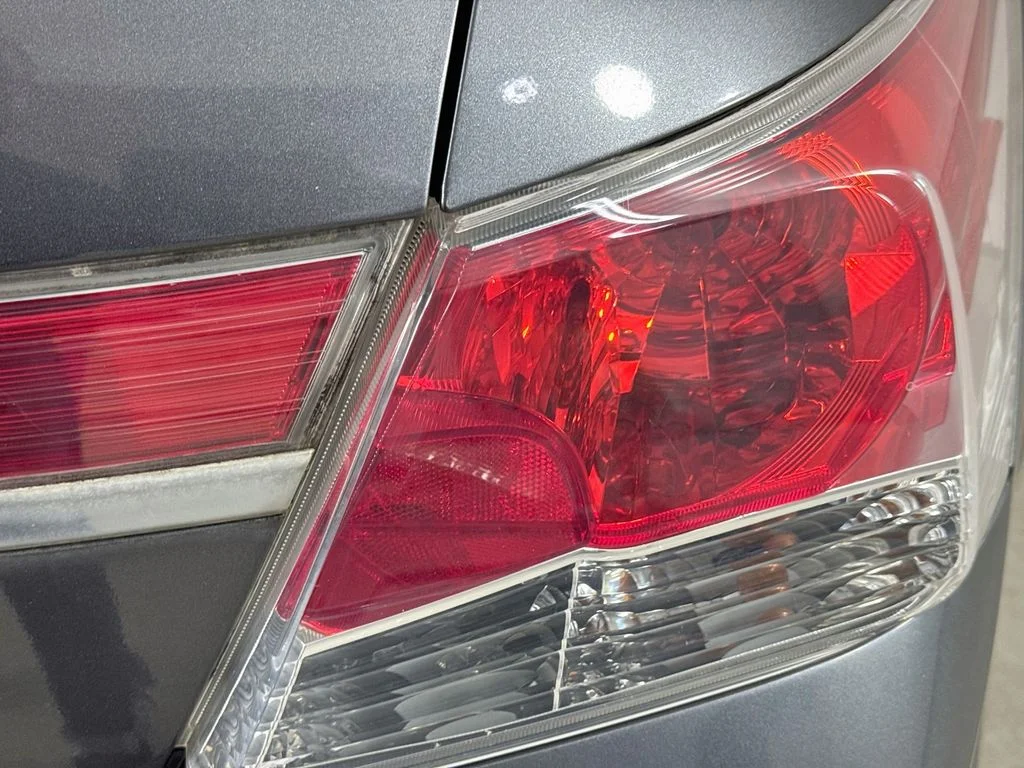 Used 2011 Polished Metal Metallic Honda SE image 30