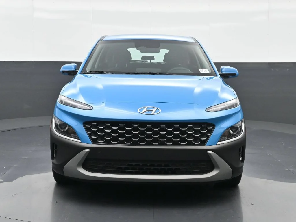 Used 2022 Green Hyundai SE image 15