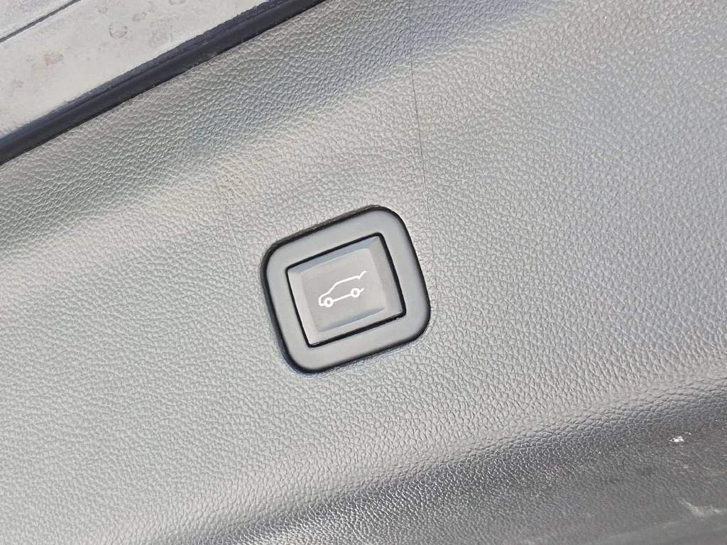 Used 2024 Black Buick Essence image 8