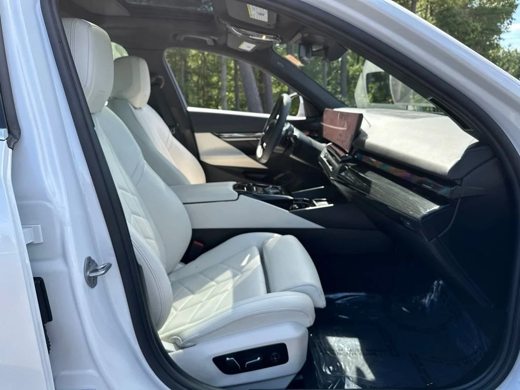 Used 2026 Mineral White Metallic BMW 530i xDrive image 21