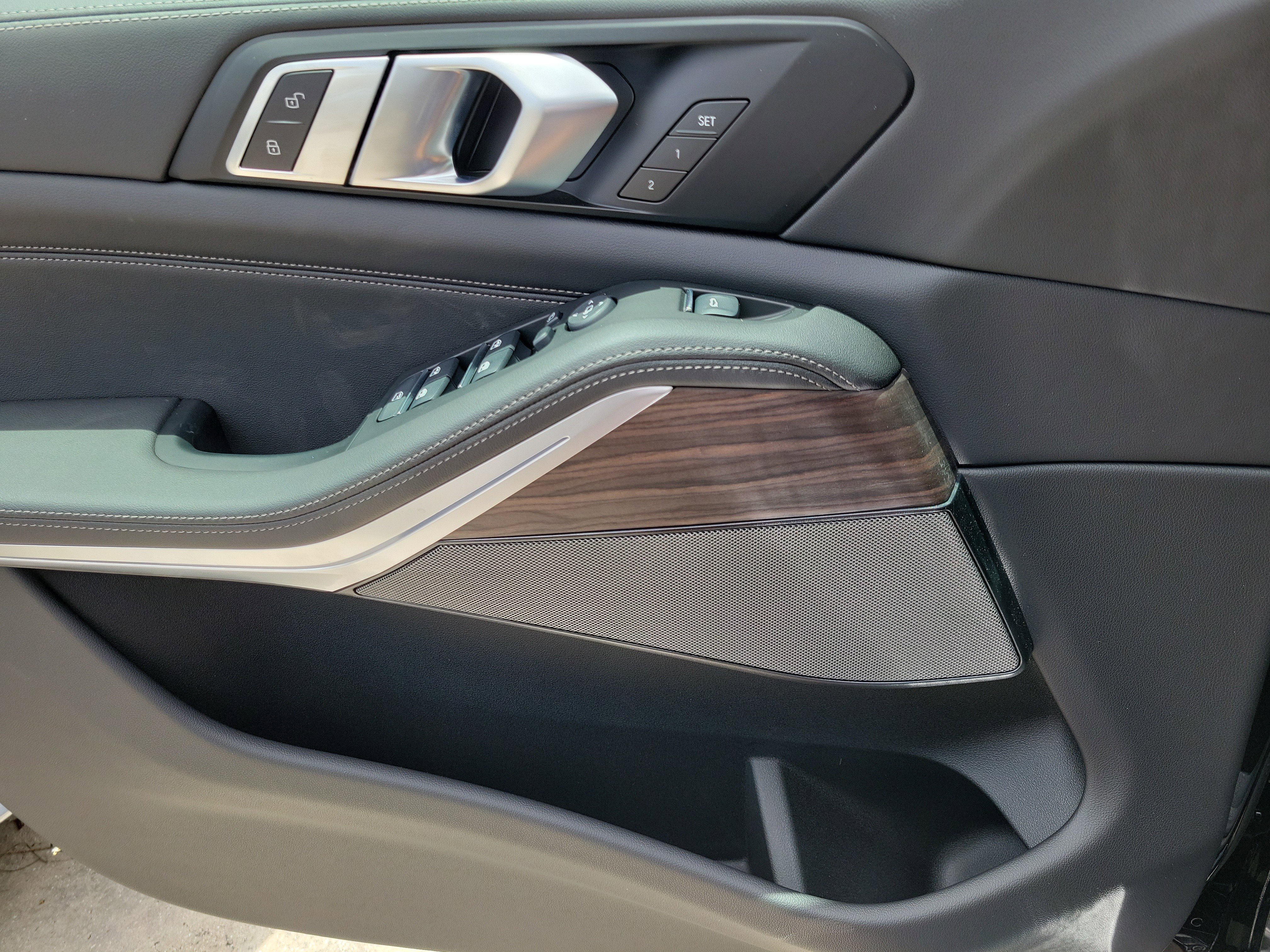 New 2026 Carbon Black Metallic BMW sDrive40i image 19