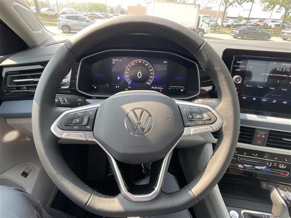 2025 Volkswagen Jetta SE - Photo 8