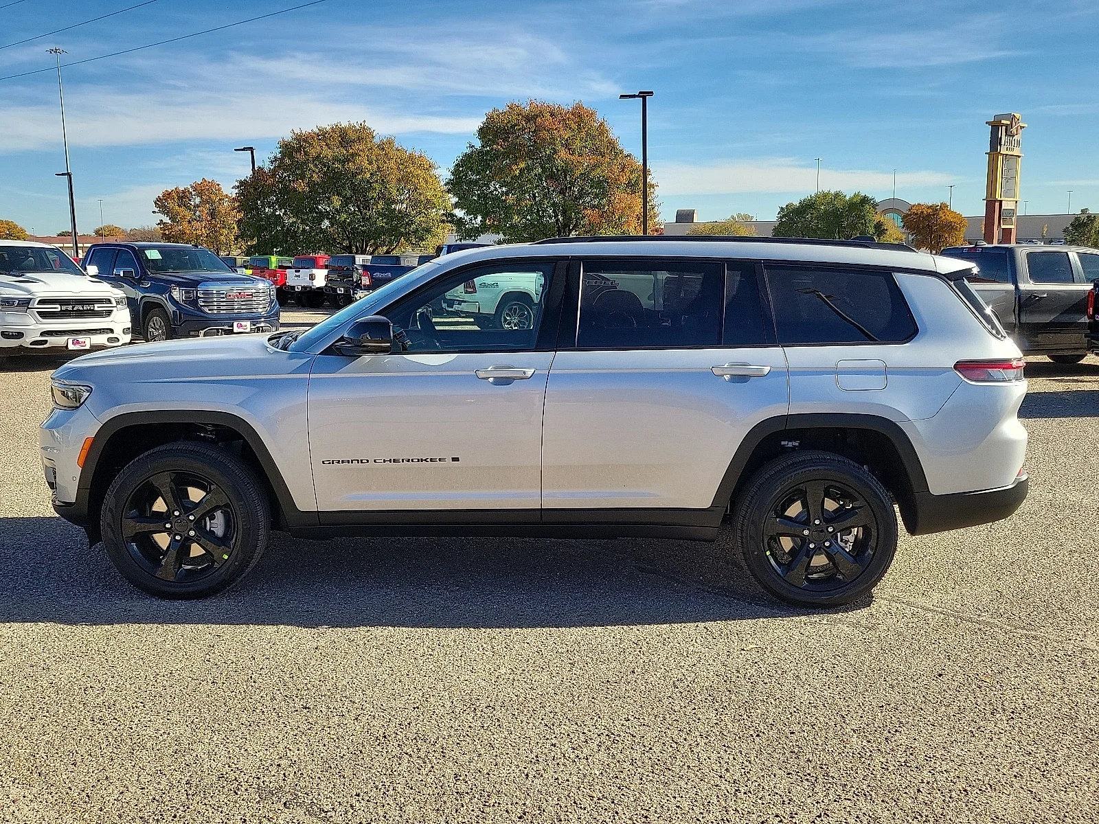 New 2025 Silver Zynith Jeep L LIMITED 4X4 image 2