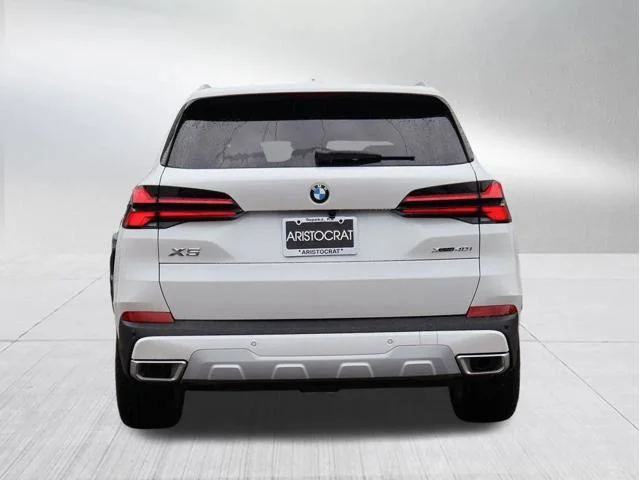 New 2026 Mineral White Metallic BMW xDrive40i image 7