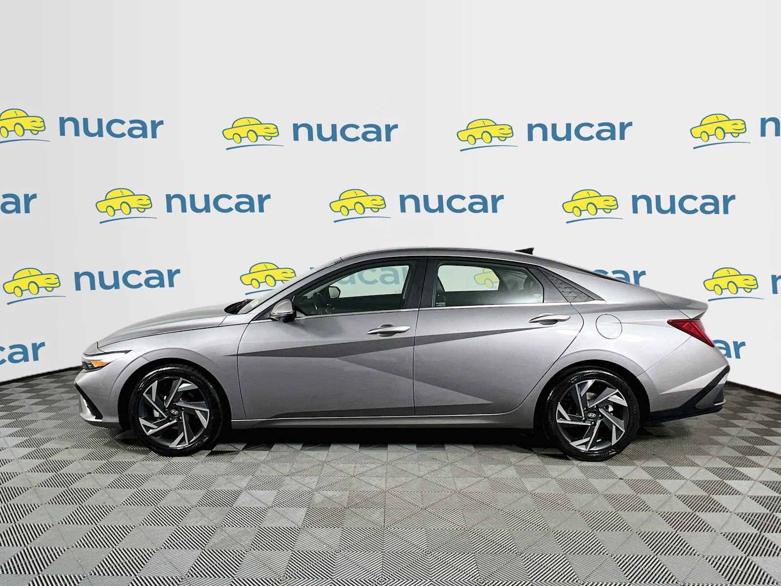 Used 2024 Fluid Metal Hyundai Limited image 4
