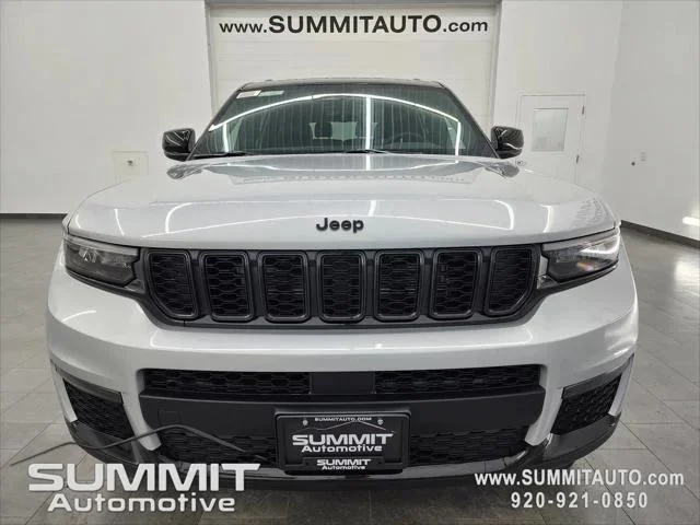 New 2025 Silver Zynith Exterior Paint Jeep Limited image 33