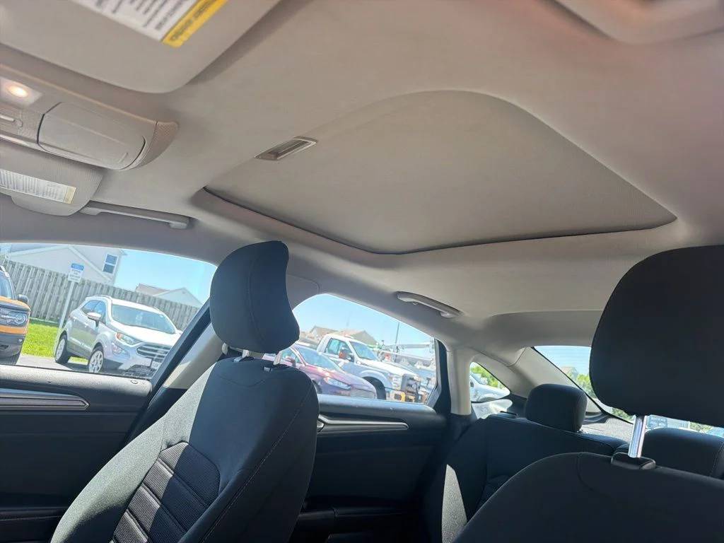 Used 2019 Gray Ford SE image 24