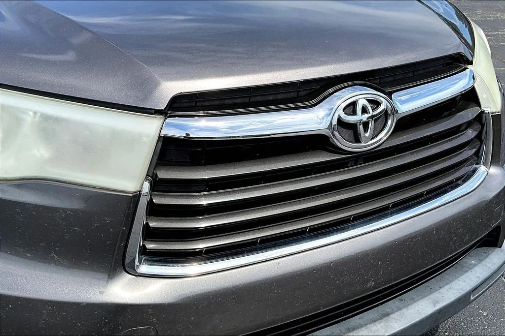 Used 2015 Predawn Gray Mica Toyota XLE V6 image 36