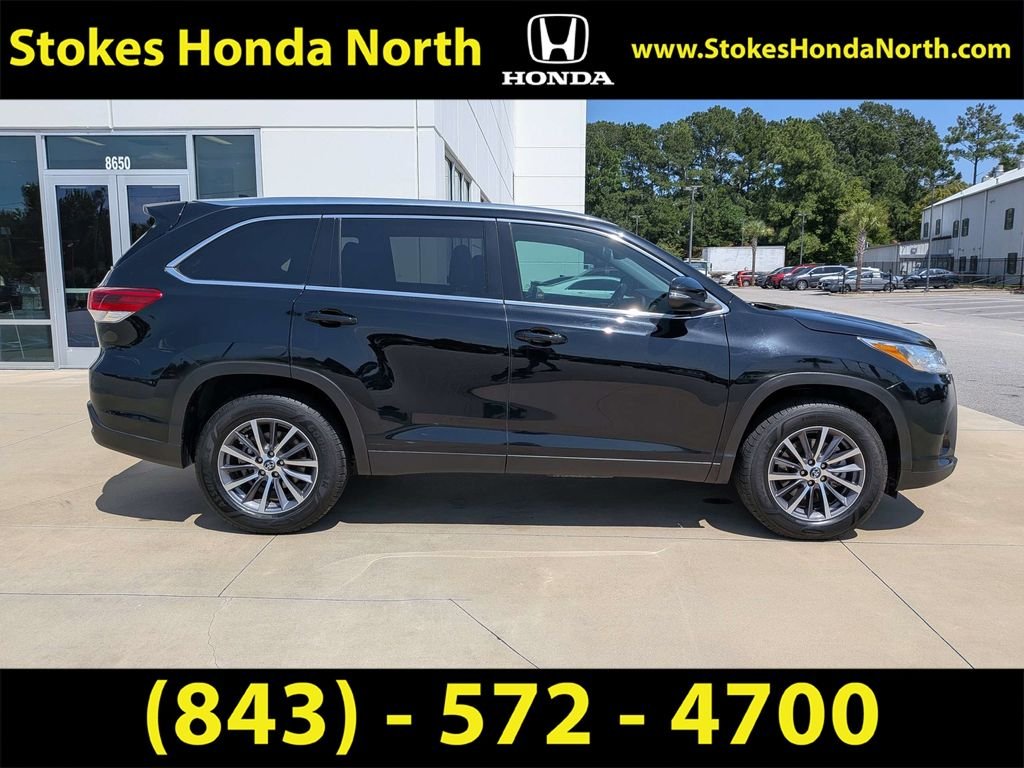 Used 2019 Black Toyota XLE image 9