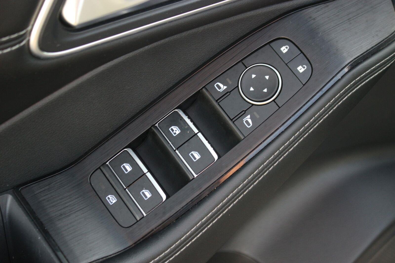 Used 2022 Gold Nissan Platinum image 15