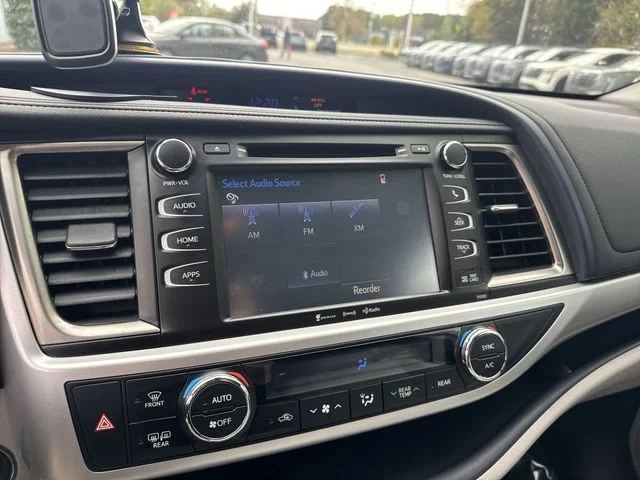 Used 2019 Gray Toyota XLE image 20
