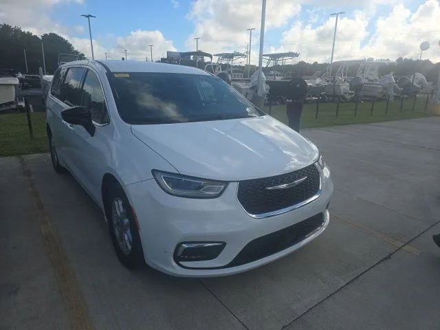 Used 2024 White Chrysler Touring L image 1