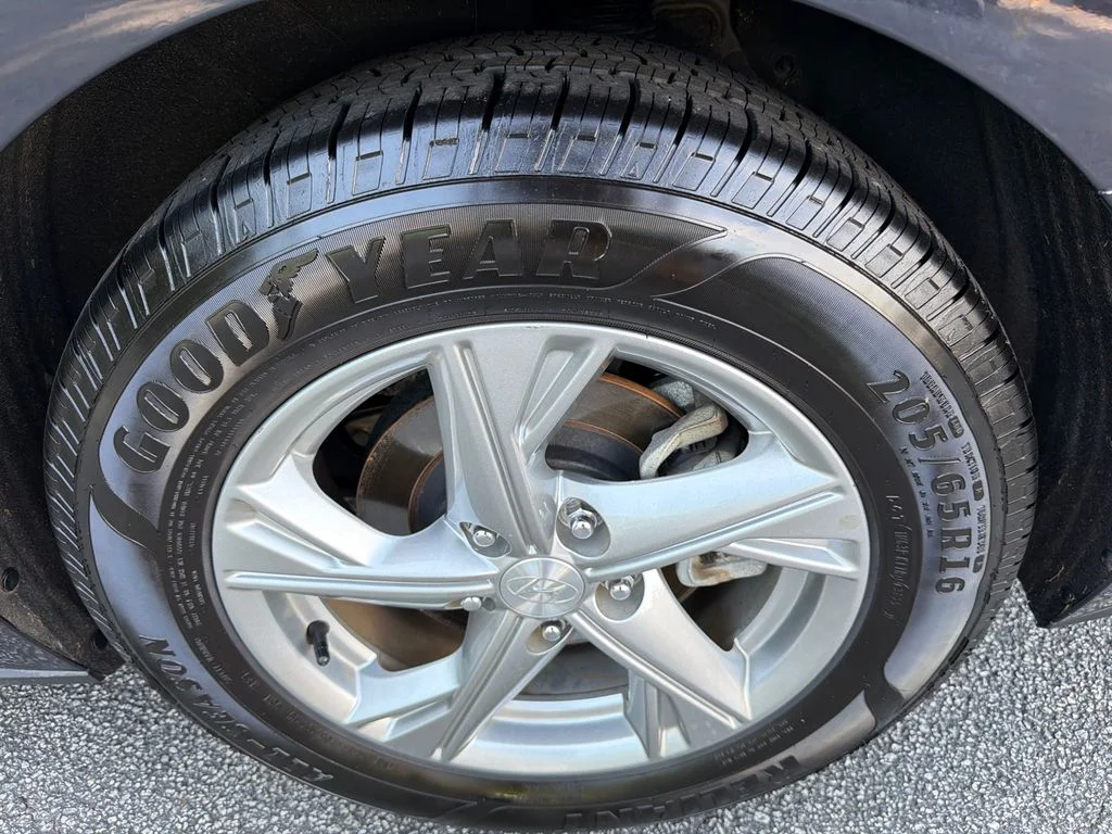 Used 2023 Blue Hyundai SE image 19