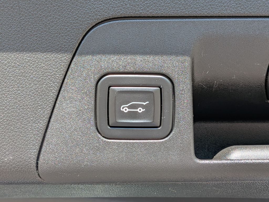 Used 2023 Gray Buick Preferred image 31