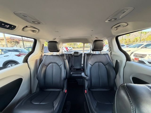 Used 2024 Black Chrysler Select image 33