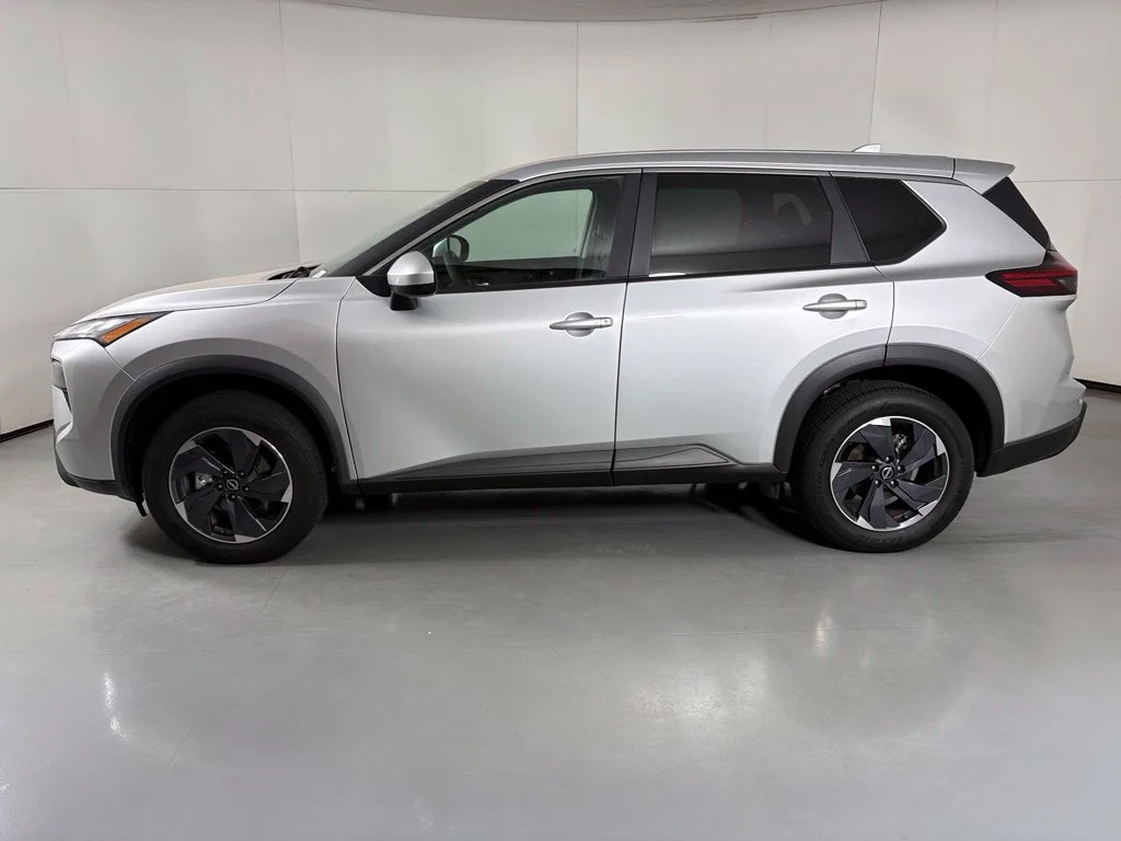 Used 2024 Silver Nissan SV image 5